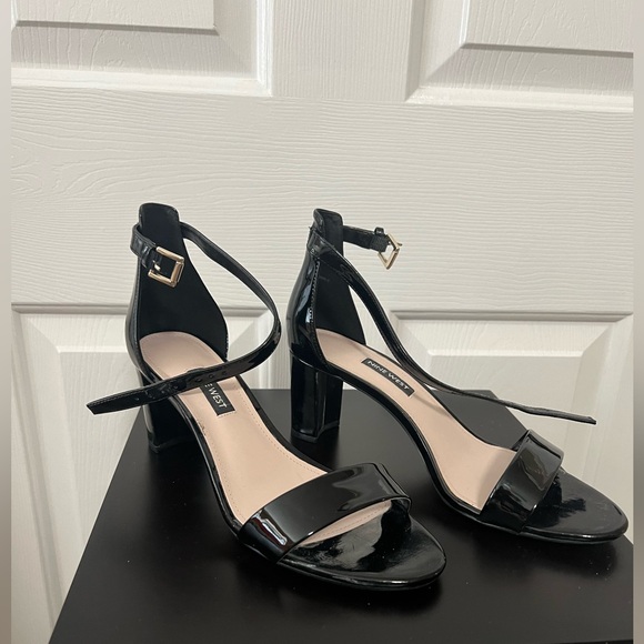Nine West Women's  Pruce Block Heeled Sandal Multi Beige Size 1